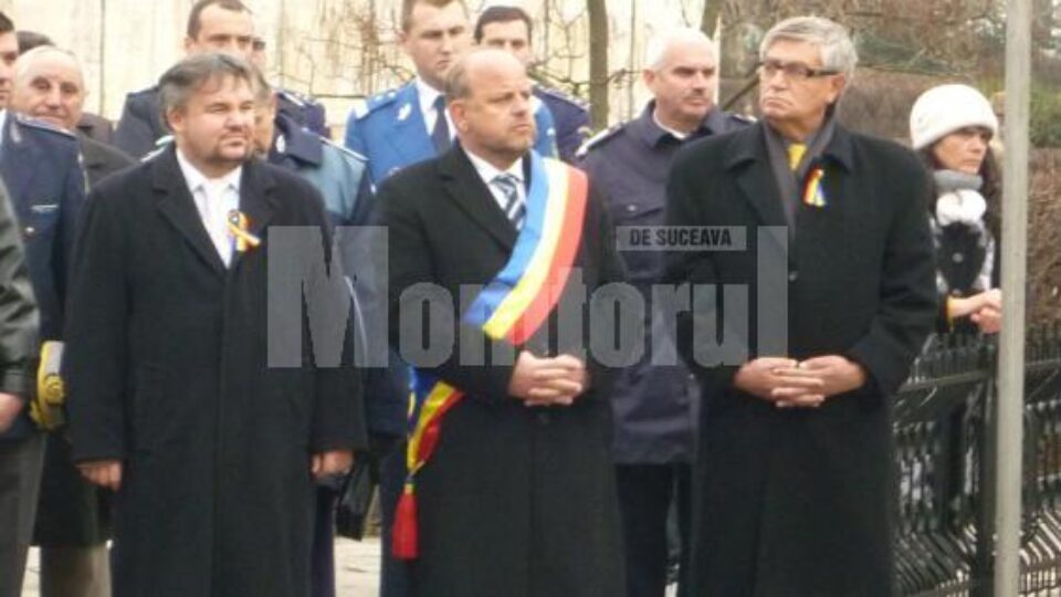 Ziua Națională la Rădăuți: Depuneri de coroane și alocuțiuni la Monumentul Eroilor Ziua Națională la Rădăuți: Depuneri de coroane și alocuțiuni la Monumentul Eroilor