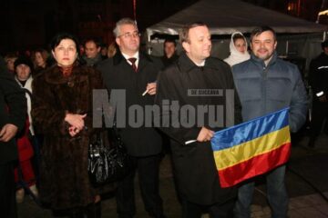 Bucurie: Luminile de sărbătoare, aprinse în bradul de Crăciun din centrul Sucevei