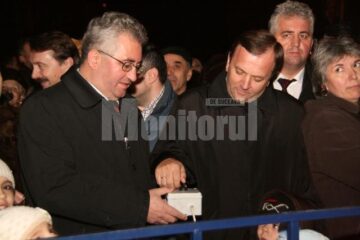 Bucurie: Luminile de sărbătoare, aprinse în bradul de Crăciun din centrul Sucevei