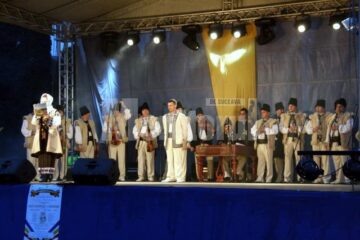 În centrul Sucevei: Spectacol folcloric extraordinar, de Ziua Natională a României