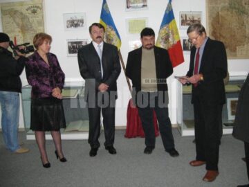 Dan Emilian Petrovici prezentand expozitia