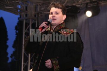 În centrul Sucevei: Spectacol folcloric extraordinar, de Ziua Natională a României