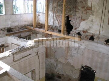 Conacul din Iacobești, aprilie 2009 - Distrugerile din interior
