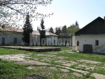Curtea baronilor Kapri din Iacobești