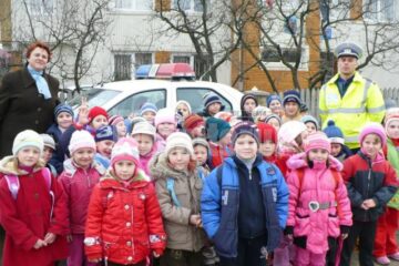 Participanții la acțiunea „Stop accidentelor! Viața are prioritate”