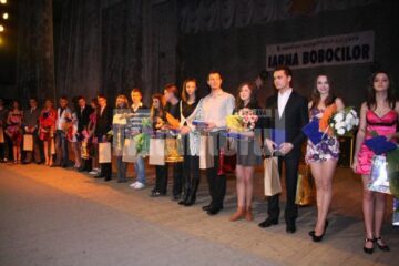 Gala Bobocilor 2009: Primarul Ion Lungu i-a premiat pe cei mai frumoși boboci suceveni