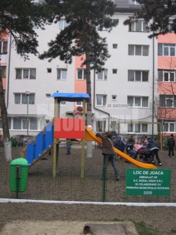 Bucuria copiilor: Un nou loc de joacă, inaugurat în cartierul George Enescu