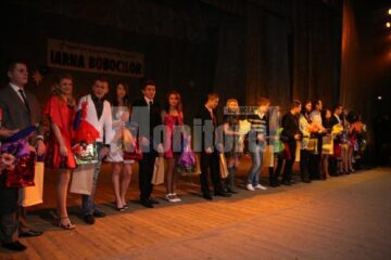 Gala Bobocilor 2009: Primarul Ion Lungu i-a premiat pe cei mai frumoși boboci suceveni