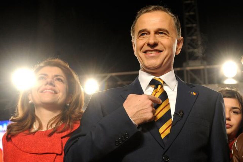 Mircea Geoană i-a mulțumit soției sale, pe care a numit-o "Mihaela, dragostea mea". Foto: MEDIAFAX Mircea Geoană i-a mulțumit soției sale, pe care a numit-o "Mihaela, dragostea mea". Foto: MEDIAFAX
