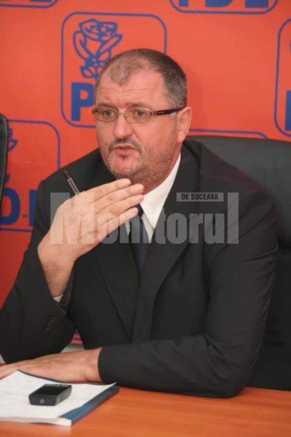 Orest Onofrei consideră că viitorul guvern va fi unul de dreapta, format din PD-L, UDMR și PNL Orest Onofrei consideră că viitorul guvern va fi unul de dreapta, format din PD-L, UDMR și PNL