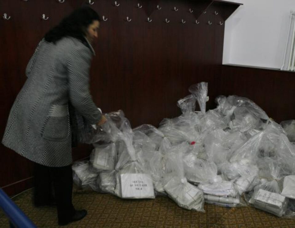 BEC a încheiat centralizarea datelor, Traian Băsescu este candidatul ales. Foto: MEDIAFAX