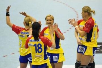 Fetele din echipa națională de handbal merg din succes în succes