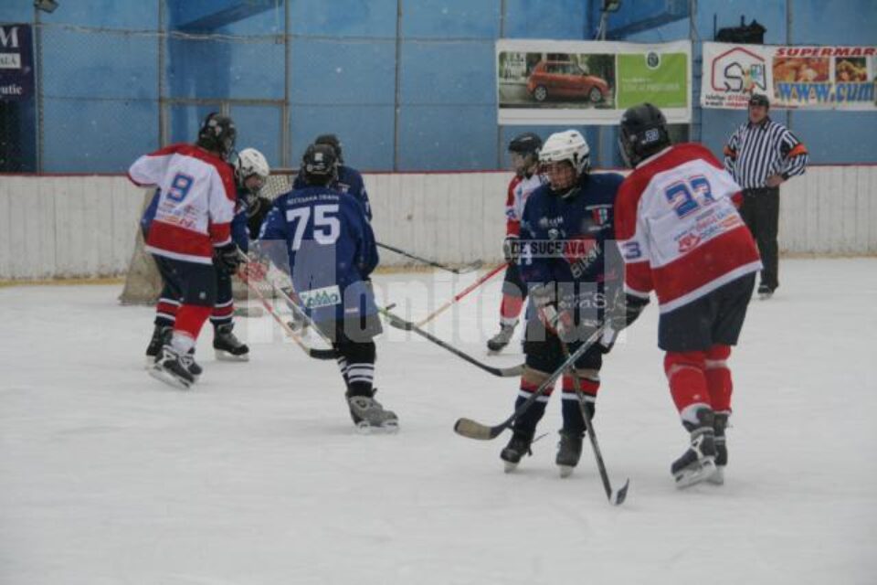Sportivii suceveni nu au avut parte de antrenamente pe gheață până acum câteva zile Sportivii suceveni nu au avut parte de antrenamente pe gheață până acum câteva zile