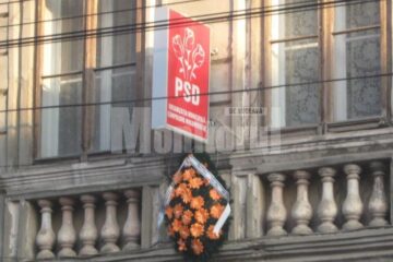 Coroana mortuară, cu flori portocalii