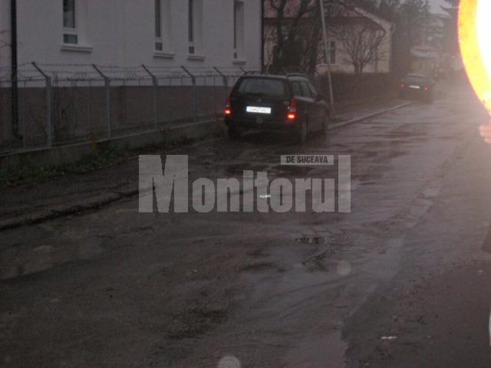 Pierderi: Avarii în lanț la rețeaua de apă rece din centrul Sucevei
