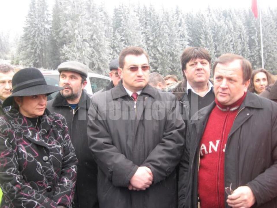 Gheorghe Flutur, prezent la recepționarea tronsonul din Drumul Național 17 dintre Sadova și Iacobeni Gheorghe Flutur, prezent la recepționarea tronsonul din Drumul Național 17 dintre Sadova și Iacobeni