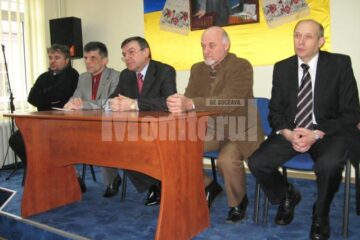 La sediul UUR - Tinutul Bucovina - Daniel Hrenciuc, Valeri Karbashevskiy, Ex. Sa Yurii Verbytski, Ioan Bodnar si Volodymir Antoficiuk