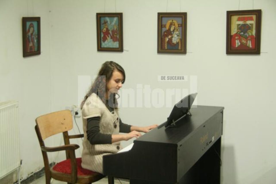 Microrecital de muzică clasică la vernisajul expoziției de icoane