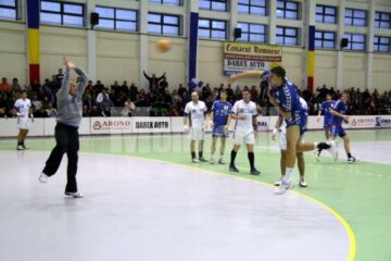 Handbal: Universitatea pierde în fața Reșiței la două goluri