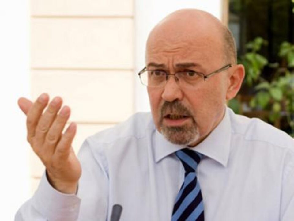 Marko Bela: "Este posibilă o coaliție mai restrânsă PD-L - UDMR, dar în continuare am dori o coaliție mai largă, cu participarea PNL”. Foto: MEDIAFAX Marko Bela: "Este posibilă o coaliție mai restrânsă PD-L - UDMR, dar în continuare am dori o coaliție mai largă, cu participarea PNL”. Foto: MEDIAFAX