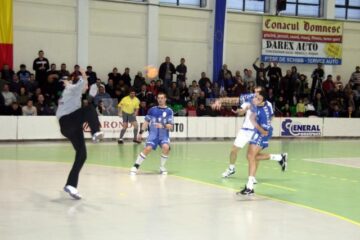 Handbal: Universitatea pierde în fața Reșiței la două goluri