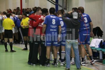 Handbal: Universitatea pierde în fața Reșiței la două goluri