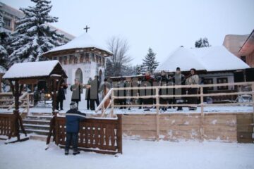 Eveniment: Moș Crăciun deschide sâmbătă Orășelul Copiilor din centrul Sucevei