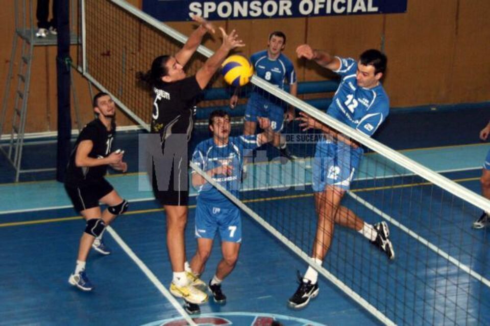 Voleibaliștii suceveni (albastru deschis) au vacanță până pe 4 ianuarie Voleibaliștii suceveni (albastru deschis) au vacanță până pe 4 ianuarie