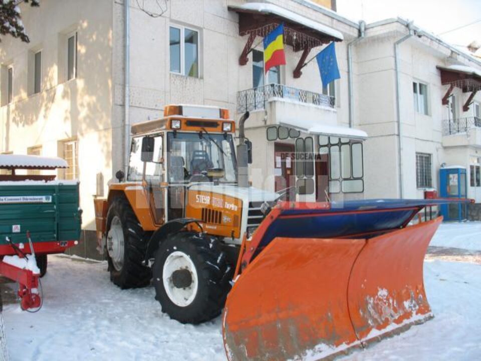 Primăria Dărmănești a achiziționat un tractor dotat cu plug și sărăriță