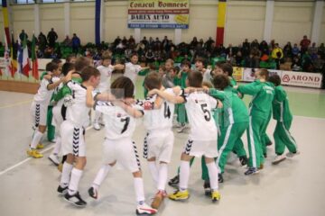 Bucuria micilor fotbaliști la Cupa Moș Crăciun