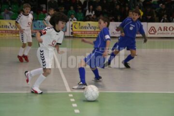 Succes: 500 de copii, la a treia ediție a Cupei Moș Crăciun la minifotbal