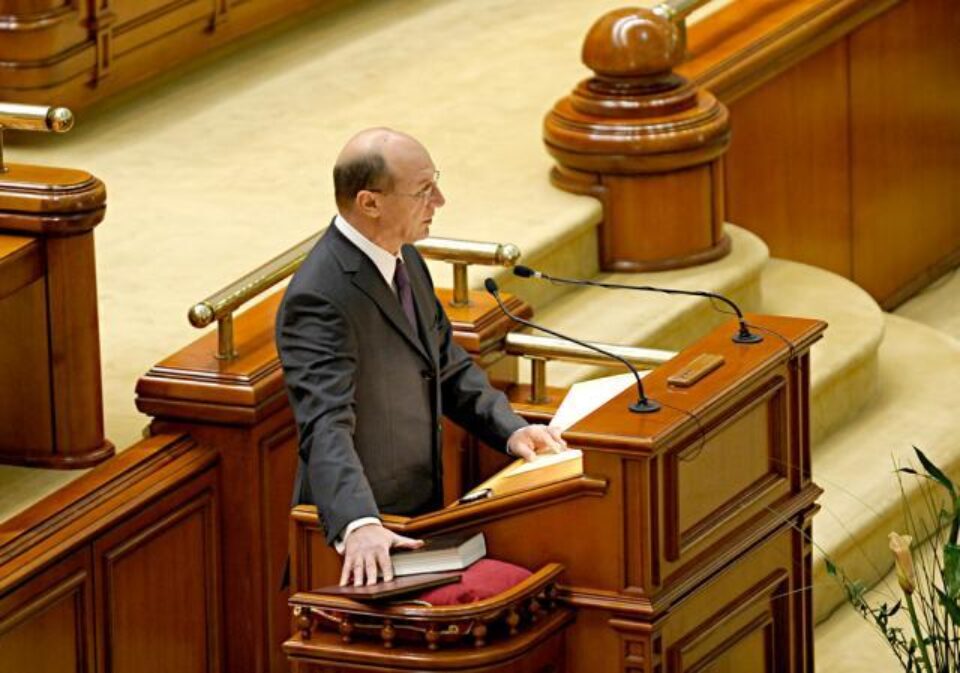 Președintele Traian Băsescu a depus, ieri, jurământul în fața Parlamentului. Foto: MEDIAFAX Președintele Traian Băsescu a depus, ieri, jurământul în fața Parlamentului. Foto: MEDIAFAX