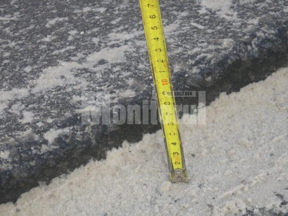 Toate accidentele au ca numitor comun o “buză” de asfalt de vreo zece cm înălțime, lăsată vraiște de oamenii de la firma “Colas”