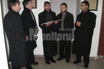 Un grup de studenții suceveni, împreună cu câțiva prieteni, cu colinda la „Monitorul de Suceava”