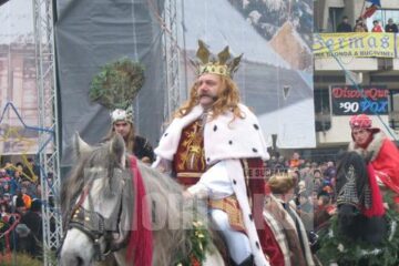 În centrul Sucevei: Colinde, urături și obiceiuri vechi, „După datina străbună”