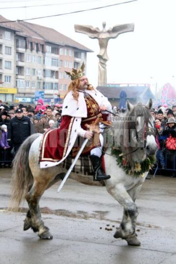 În centrul Sucevei: Colinde, urături și obiceiuri vechi, „După datina străbună”