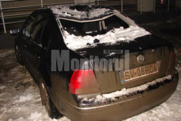 Proprietarul estimează stricăciunile produse autoturismului la circa 2.000 de euro