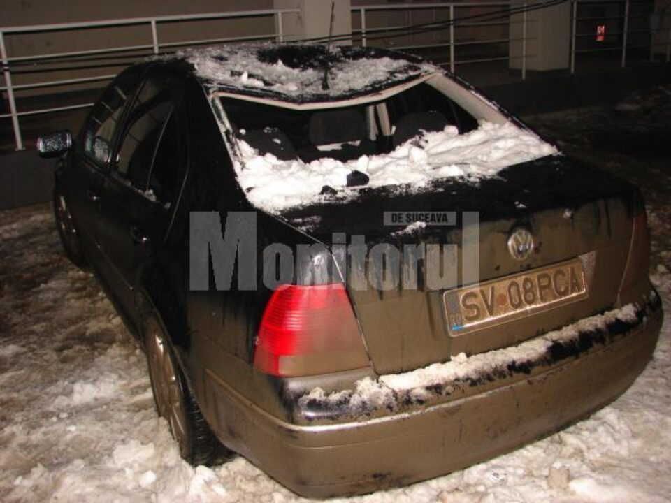 Proprietarul estimează stricăciunile produse autoturismului la circa 2.000 de euro