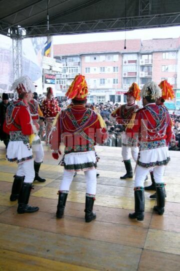 În centrul Sucevei: Colinde, urături și obiceiuri vechi, „După datina străbună”