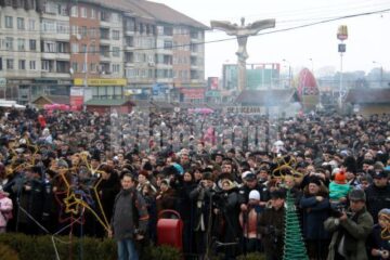 În centrul Sucevei: Colinde, urături și obiceiuri vechi, „După datina străbună”
