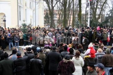 În centrul Sucevei: Colinde, urături și obiceiuri vechi, „După datina străbună”