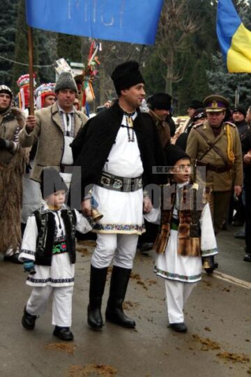 În centrul Sucevei: Colinde, urături și obiceiuri vechi, „După datina străbună”