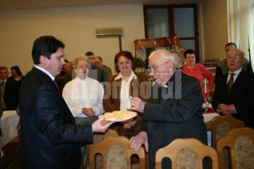 Opłatek-ul din care au gustat ieri polonezii a fost adus de la Varșovia