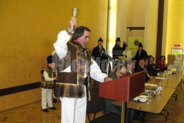 Doctorul Petrea Dulgheru și-a colindat colegii într-un mod original