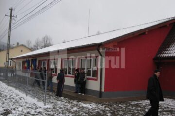 E.ON a reconstruit școala din Brodina, afectată de inundațiile din 2008