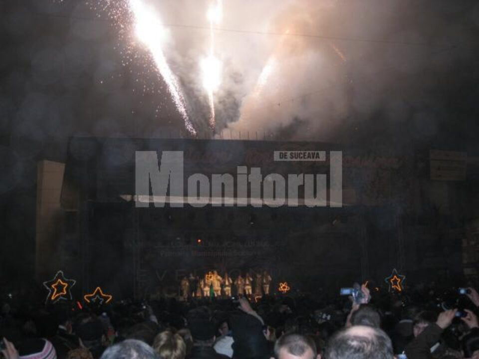 Revelion 2010, cu ceață și hore în stradă