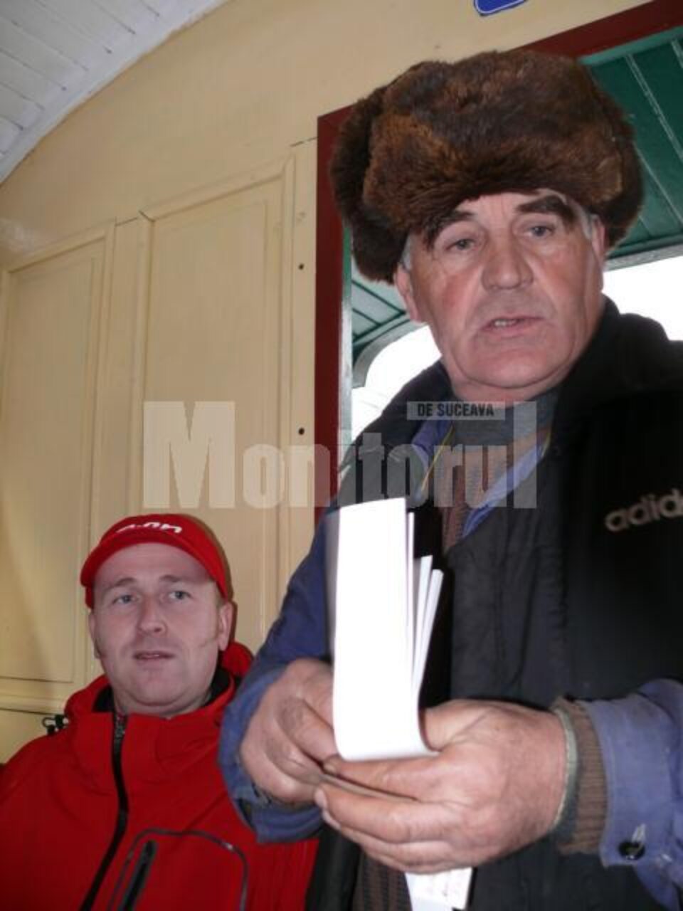 „Nașul” dă bilete călătorilor