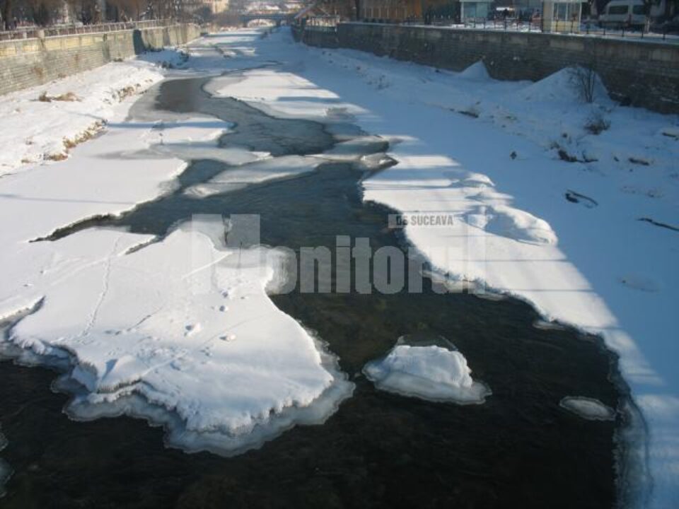 Formațiunile de gheață vor avea intensități variabile pe râurile din zona de munte în primele 2 luni Formațiunile de gheață vor avea intensități variabile pe râurile din zona de munte în primele 2 luni