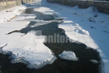 Formațiunile de gheață vor avea intensități variabile pe râurile din zona de munte în primele 2 luni