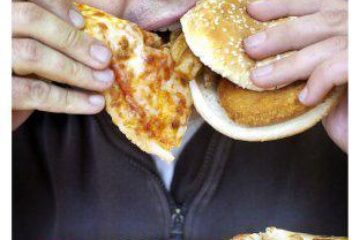 Similară taxei de viciu, noua taxă va reprezenta un procent din vânzarea produselor fast food. Foto: TOPFOTO